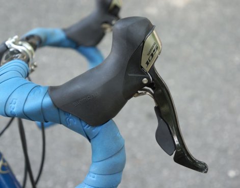 Shimano-105-groupset-long-term-review-shifters01